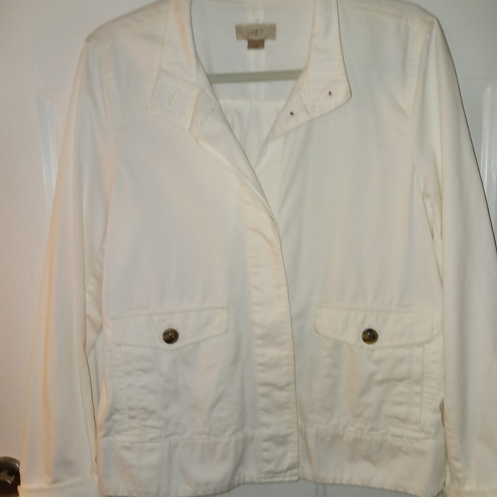 Loft white jacket with long sleeves. SIize M